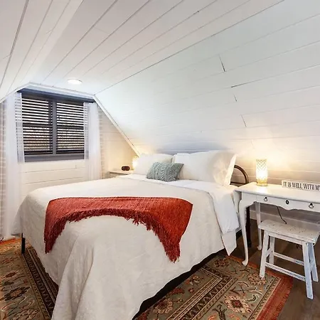 Rustic Modern Getaway - Mtn View - Creek - Hammock - Rest Villa